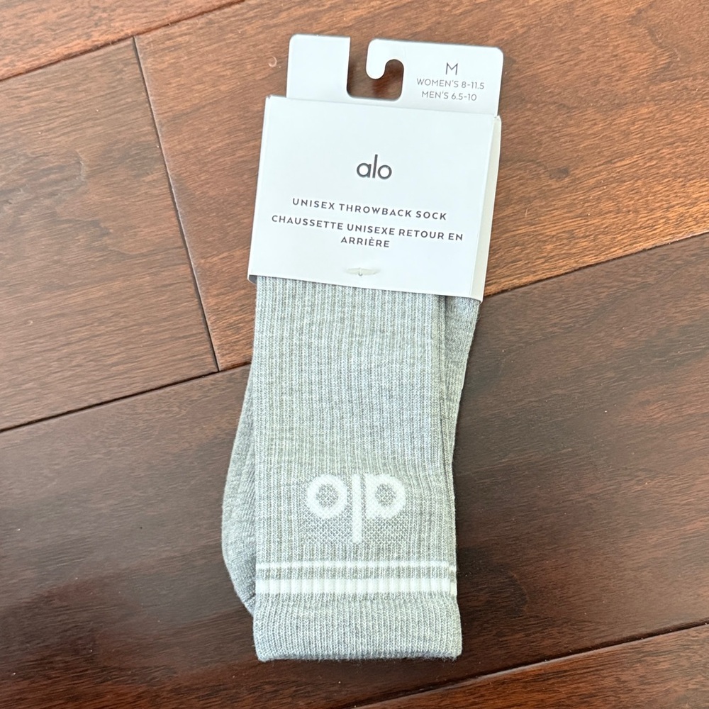 ALO Yoga Light Gray Unisex Throwback Socks, Medium